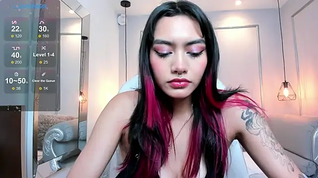 AzuraKindong online show from February 4, 2025, 7:22 pm