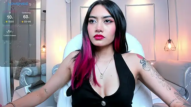 AzuraKindong online show from February 11, 2025, 7:16 pm