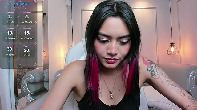 AzuraKindong online show from February 19, 2025, 7:16 pm