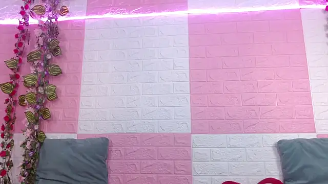 AnyaFloyd69 online show from January 19, 2025, 11:43 pm