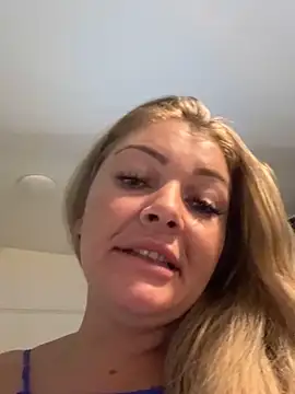 Snapshot of GabyHofstede chatting on October 19, 2025, 9:15 pm GabyHofstede online show from October 19, 2025, 9:15 pm