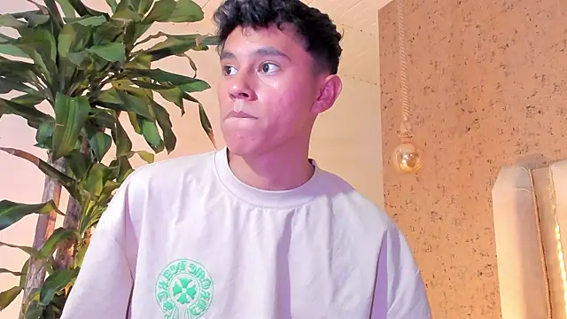 Angel esteban fx online show from February 8, 2025, 7:04 am