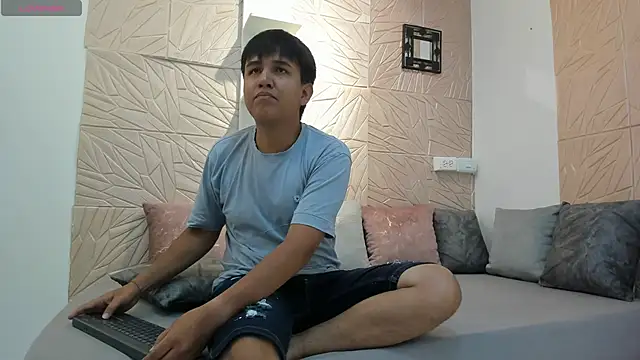 aron alexa online show from December 3, 2025, 1:13 am