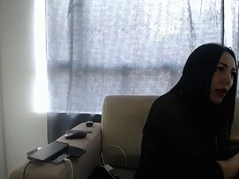 Laura martin  online show from November 6, 2025, 4:08 pm