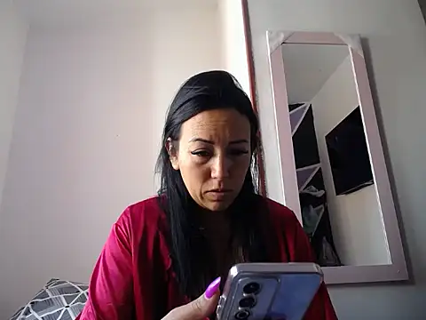 Laura martin  online show from November 21, 2025, 2:27 pm