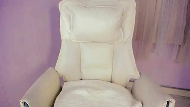   18Angel   online show from November 13, 2025, 7:24 pm