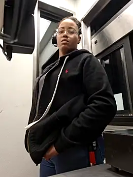 Snapshot of samone9 chatting on December 28, 2024, 11:05 pm samone9 online show from December 28, 2024, 11:05 pm