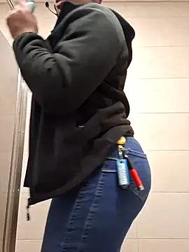 Snapshot of samone9 chatting on February 17, 2025, 3:36 am samone9 online show from February 17, 2025, 3:36 am