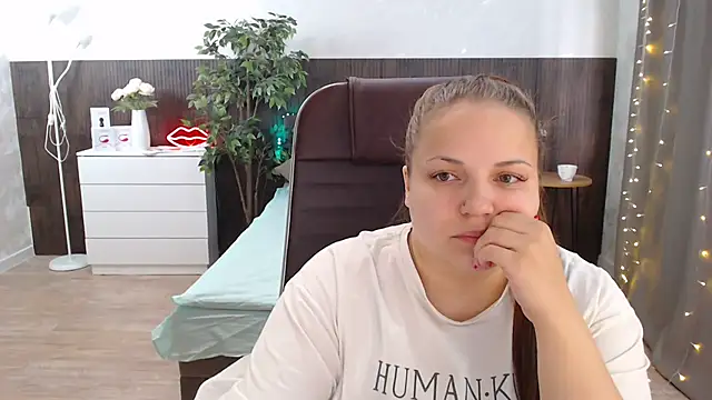 Snapshot of Crazyy_girl_ chatting on March 2, 2025, 8:27 am Crazyy girl online show from March 2, 2025, 8:27 am