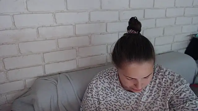 Snapshot of Crazyy_girl_ chatting on October 21, 2025, 2:40 pm Crazyy girl online show from October 21, 2025, 2:40 pm