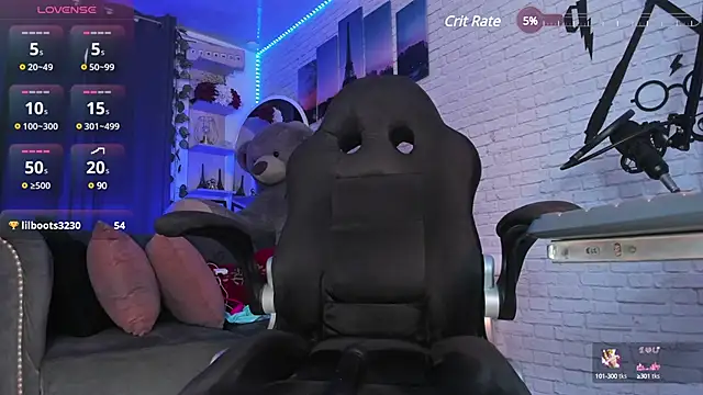 Snapshot of Naughty_Charly chatting on February 4, 2025, 7:22 pm Naughty Charly online show from February 4, 2025, 7:22 pm