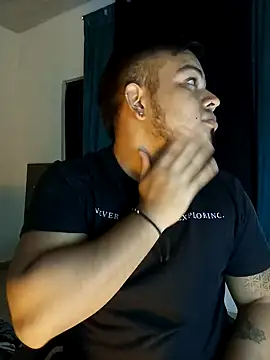 Snapshot of Naughty_Charly chatting on February 7, 2025, 4:59 am Naughty Charly online show from February 7, 2025, 4:59 am