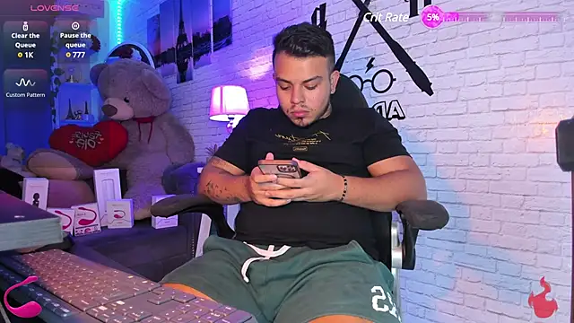 Snapshot of Naughty_Charly chatting on February 15, 2025, 9:26 pm Naughty Charly online show from February 15, 2025, 9:26 pm