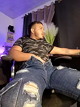 Snapshot of Naughty_Charly chatting on September 16, 2025, 1:23 pm Naughty Charly online show from September 16, 2025, 1:23 pm