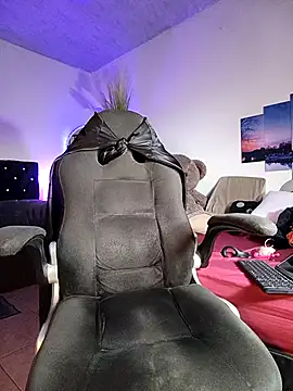 Snapshot of Naughty_Charly chatting on December 2, 2025, 12:21 pm Naughty Charly online show from December 2, 2025, 12:21 pm