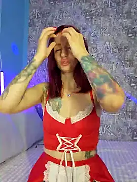 Snapshot of ElisaJane chatting on November 18, 2025, 9:19 pm ElisaJane online show from November 18, 2025, 9:19 pm