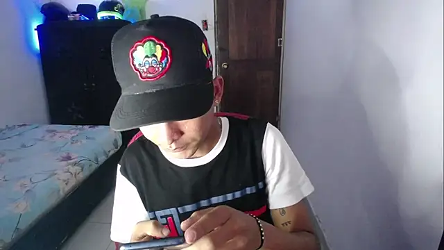 Snapshot of Sxntisaul__ chatting on February 9, 2025, 6:16 pm Sxntisaul online show from February 9, 2025, 6:16 pm