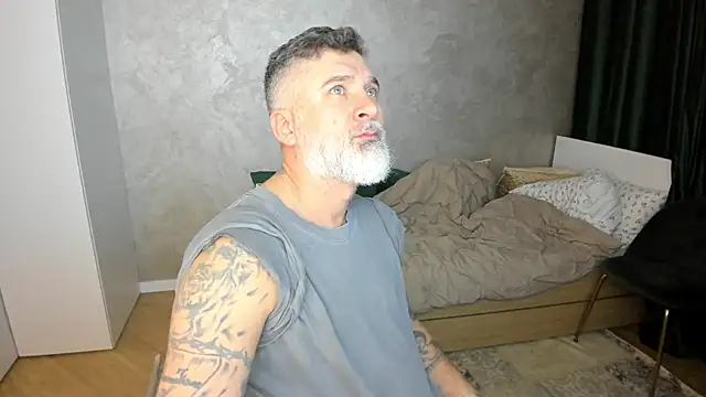 Snapshot of BlowMyXXL chatting on February 8, 2025, 8:21 pm BlowMyXXL online show from February 8, 2025, 8:21 pm