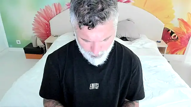 Snapshot of BlowMyXXL chatting on November 16, 2025, 11:38 am BlowMyXXL online show from November 16, 2025, 11:38 am