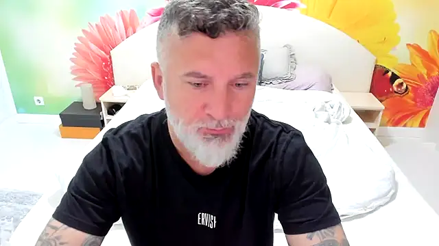 Snapshot of BlowMyXXL chatting on November 26, 2025, 5:19 am BlowMyXXL online show from November 26, 2025, 5:19 am