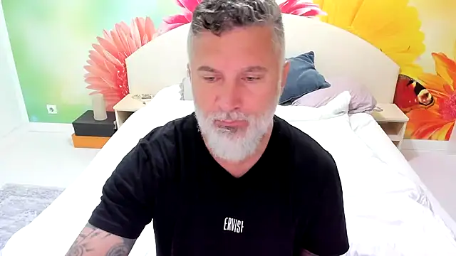 Snapshot of BlowMyXXL chatting on November 29, 2025, 5:43 am BlowMyXXL online show from November 29, 2025, 5:43 am