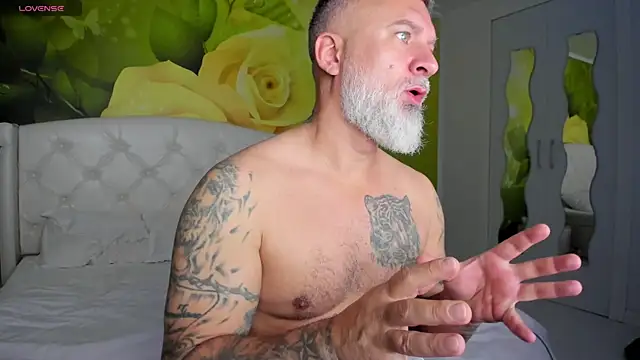 Snapshot of BlowMyXXL chatting on December 15, 2025, 8:51 am BlowMyXXL online show from December 15, 2025, 8:51 am