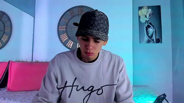 Snapshot of Mike_0233_ chatting on December 28, 2024, 3:37 am Mike 0233 online show from December 28, 2024, 3:37 am