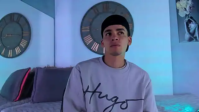 Snapshot of Mike_0233_ chatting on December 29, 2024, 3:11 am Mike 0233 online show from December 29, 2024, 3:11 am