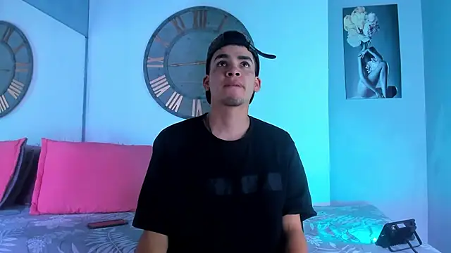 Snapshot of Mike_0233_ chatting on December 31, 2024, 4:06 am Mike 0233 online show from December 31, 2024, 4:06 am