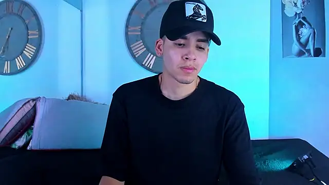 Snapshot of Mike_0233_ chatting on January 5, 2025, 4:47 am Mike 0233 online show from January 5, 2025, 4:47 am