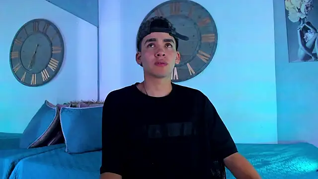 Snapshot of Mike_0233_ chatting on January 9, 2025, 3:58 am Mike 0233 online show from January 9, 2025, 3:58 am