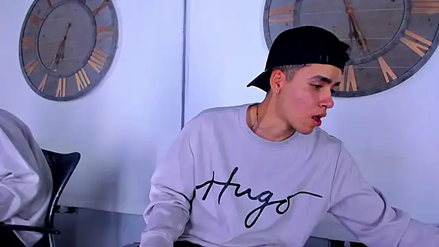 Snapshot of Mike_0233_ chatting on January 10, 2025, 8:07 am Mike 0233 online show from January 10, 2025, 8:07 am