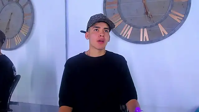 Snapshot of Mike_0233_ chatting on January 11, 2025, 8:33 am Mike 0233 online show from January 11, 2025, 8:33 am