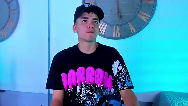 Snapshot of Mike_0233_ chatting on January 12, 2025, 4:52 am Mike 0233 online show from January 12, 2025, 4:52 am