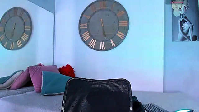 Snapshot of Mike_0233_ chatting on January 17, 2025, 3:45 am Mike 0233 online show from January 17, 2025, 3:45 am