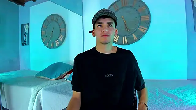 Snapshot of Mike_0233_ chatting on January 19, 2025, 4:33 am Mike 0233 online show from January 19, 2025, 4:33 am