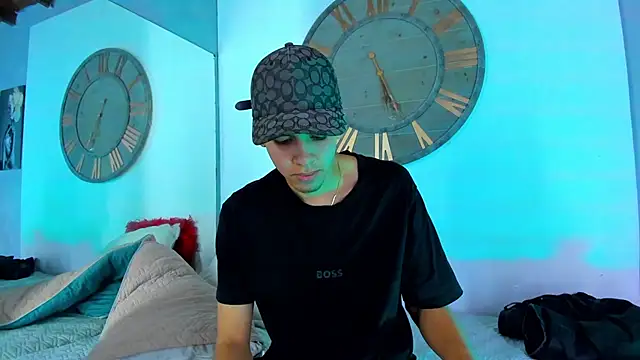 Snapshot of Mike_0233_ chatting on January 19, 2025, 7:57 am Mike 0233 online show from January 19, 2025, 7:57 am