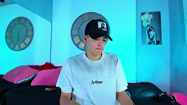 Snapshot of Mike_0233_ chatting on January 21, 2025, 4:21 am Mike 0233 online show from January 21, 2025, 4:21 am