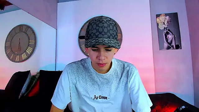 Snapshot of Mike_0233_ chatting on January 22, 2025, 3:52 am Mike 0233 online show from January 22, 2025, 3:52 am