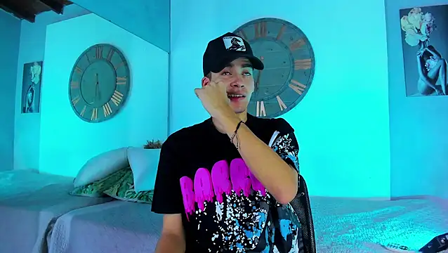 Snapshot of Mike_0233_ chatting on January 23, 2025, 4:09 am Mike 0233 online show from January 23, 2025, 4:09 am