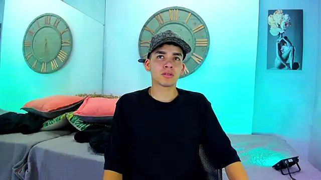 Snapshot of Mike_0233_ chatting on January 28, 2025, 4:08 am Mike 0233 online show from January 28, 2025, 4:08 am