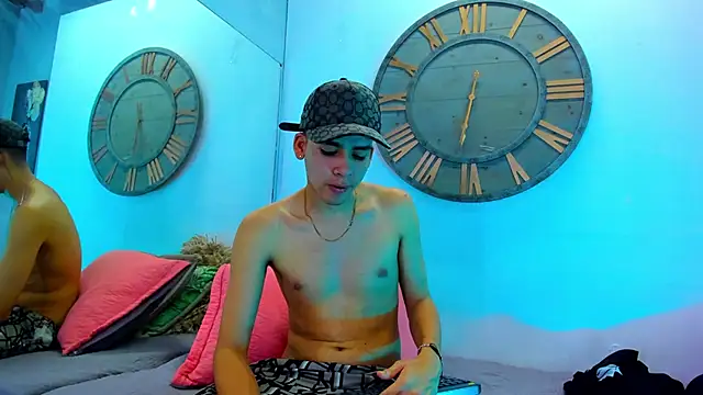 Snapshot of Mike_0233_ chatting on January 28, 2025, 7:11 am Mike 0233 online show from January 28, 2025, 7:11 am