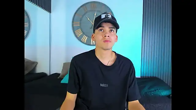 Snapshot of Mike_0233_ chatting on January 29, 2025, 4:05 am Mike 0233 online show from January 29, 2025, 4:05 am