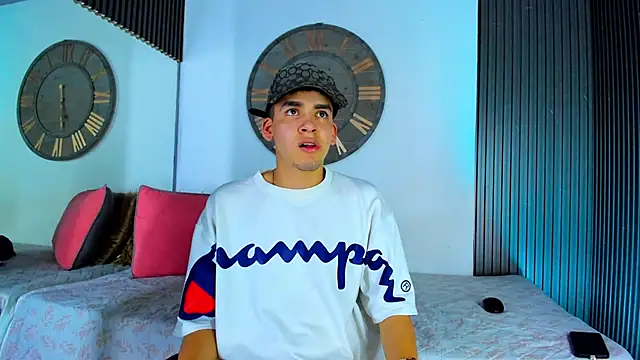 Snapshot of Mike_0233_ chatting on January 30, 2025, 4:06 am Mike 0233 online show from January 30, 2025, 4:06 am