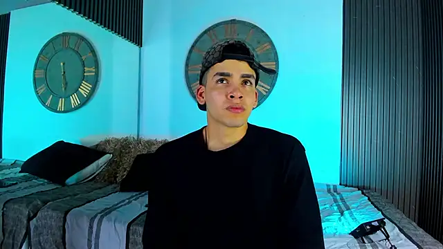 Snapshot of Mike_0233_ chatting on February 4, 2025, 3:54 am Mike 0233 online show from February 4, 2025, 3:54 am