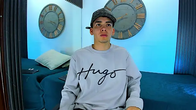 Snapshot of Mike_0233_ chatting on February 8, 2025, 4:03 am Mike 0233 online show from February 8, 2025, 4:03 am