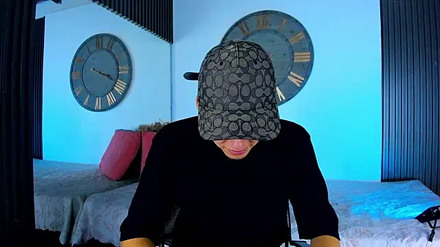 Snapshot of Mike_0233_ chatting on February 9, 2025, 4:25 am Mike 0233 online show from February 9, 2025, 4:25 am