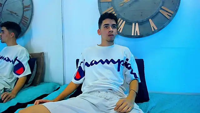 Snapshot of Mike_0233_ chatting on February 13, 2025, 7:56 am Mike 0233 online show from February 13, 2025, 7:56 am