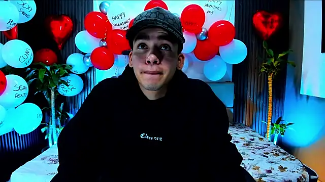 Snapshot of Mike_0233_ chatting on February 16, 2025, 5:59 am Mike 0233 online show from February 16, 2025, 5:59 am