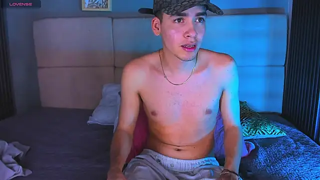 Snapshot of Mike_0233_ chatting on February 18, 2025, 8:16 am Mike 0233 online show from February 18, 2025, 8:16 am